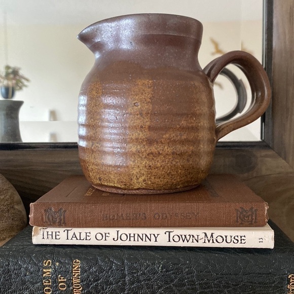 STUDIO pottery pitcher jug brown signed ribbed glazed small vase - Picture 2 of 12